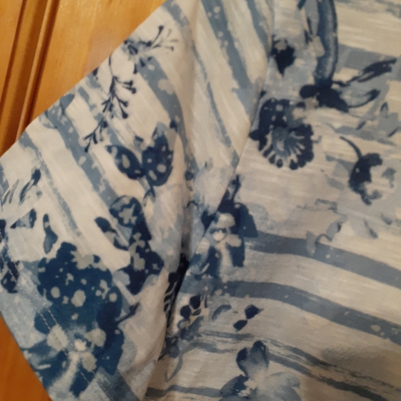 Christopher & Banks floral with stripes and see through at the bottom of shirt - Picture 4 of 7